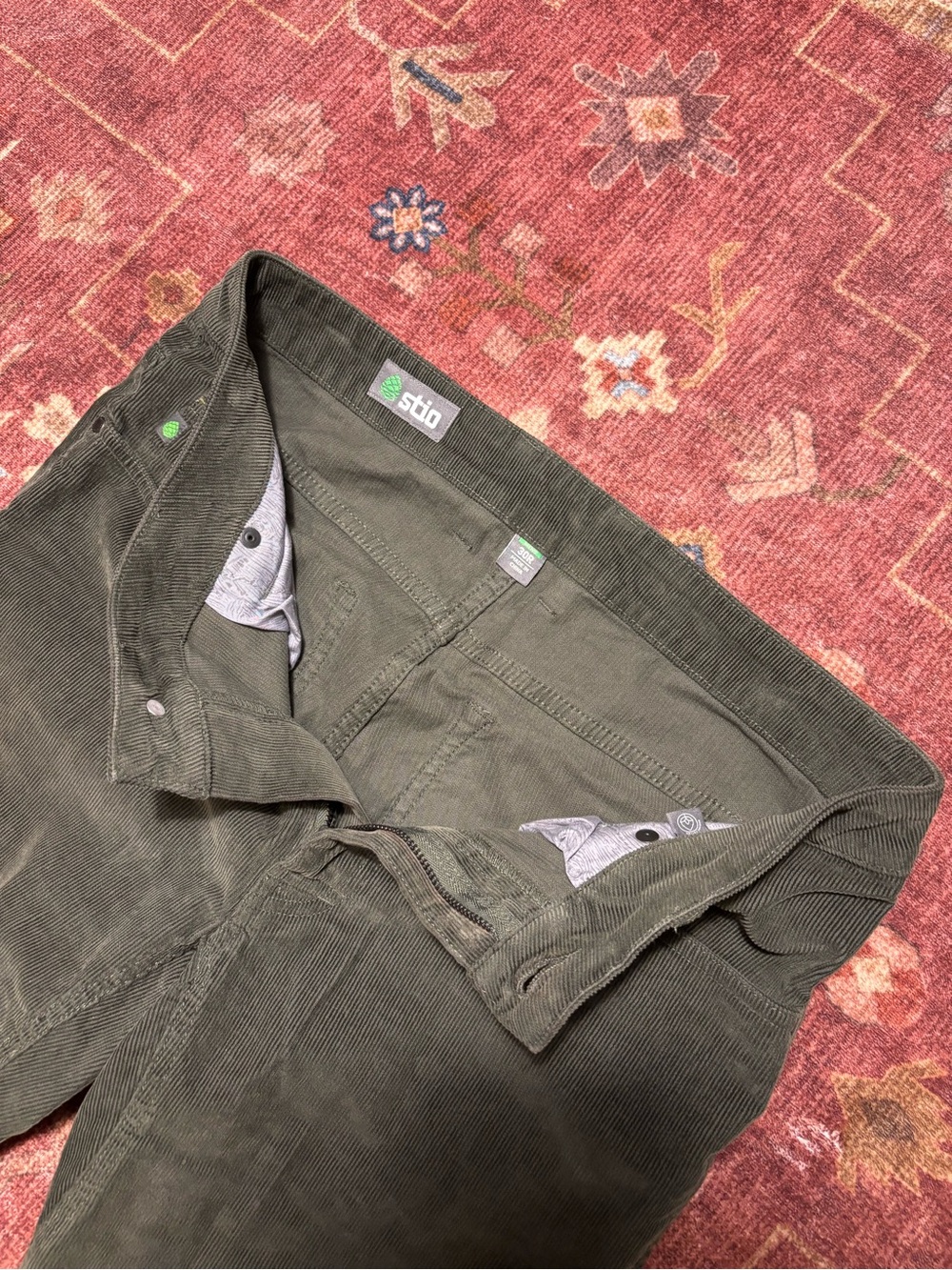 Stio Rivet Men’s Green Corduroy Slim Straight Leg Pants 30x31 Hiking Outdoors